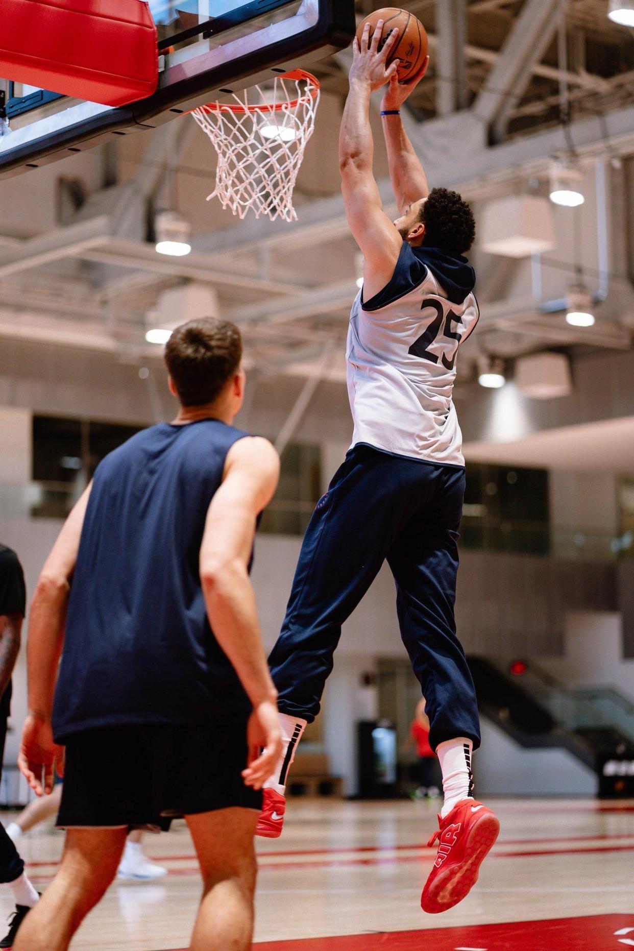 快船新秀表现惊艳，全场观众掌声不断，增加然后一起为什环境.